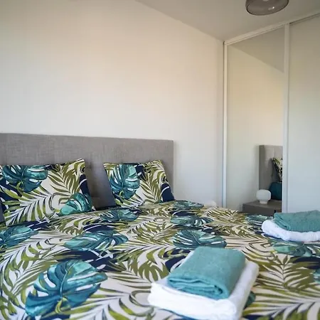 Guestready - Sky-high Comfort With Views Apartment Antibes