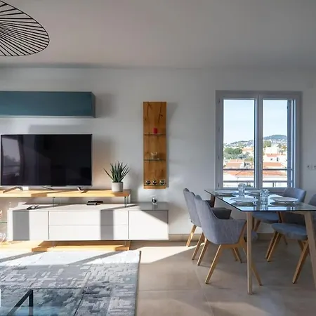 Guestready - Sky-high Comfort With Views Apartment Antibes
