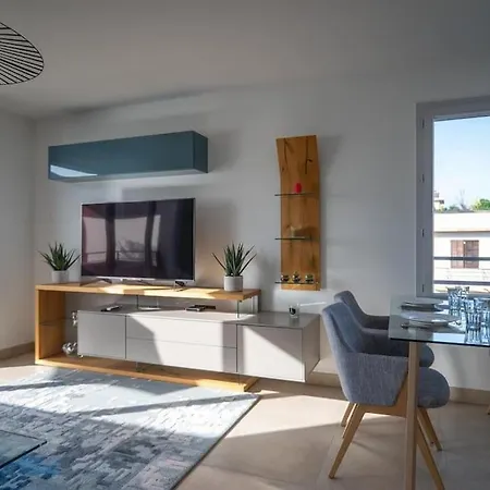 Guestready - Sky-high Comfort With Views Appartement Antibes